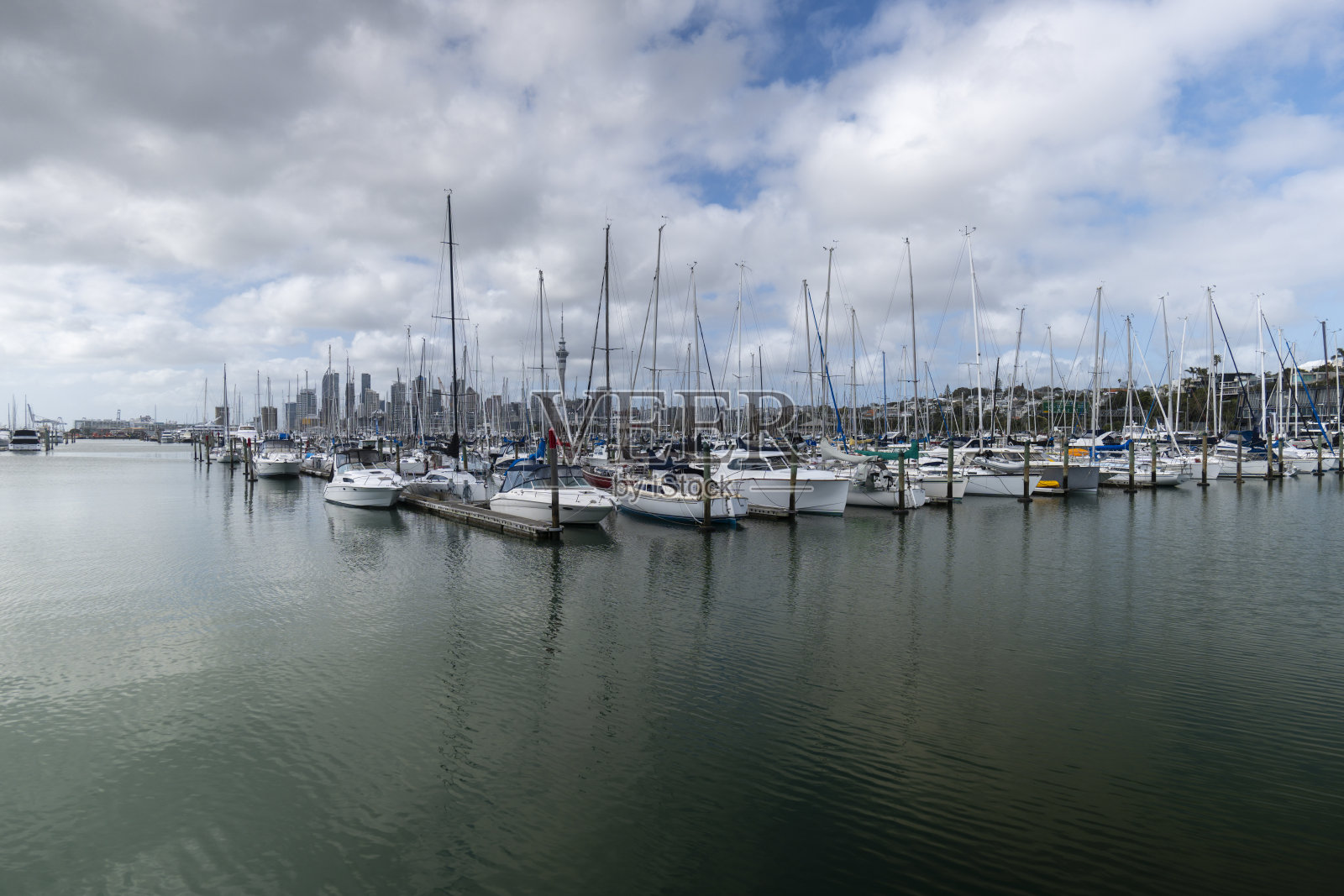 新西兰奥克兰中部的韦斯特海文码头照片摄影图片