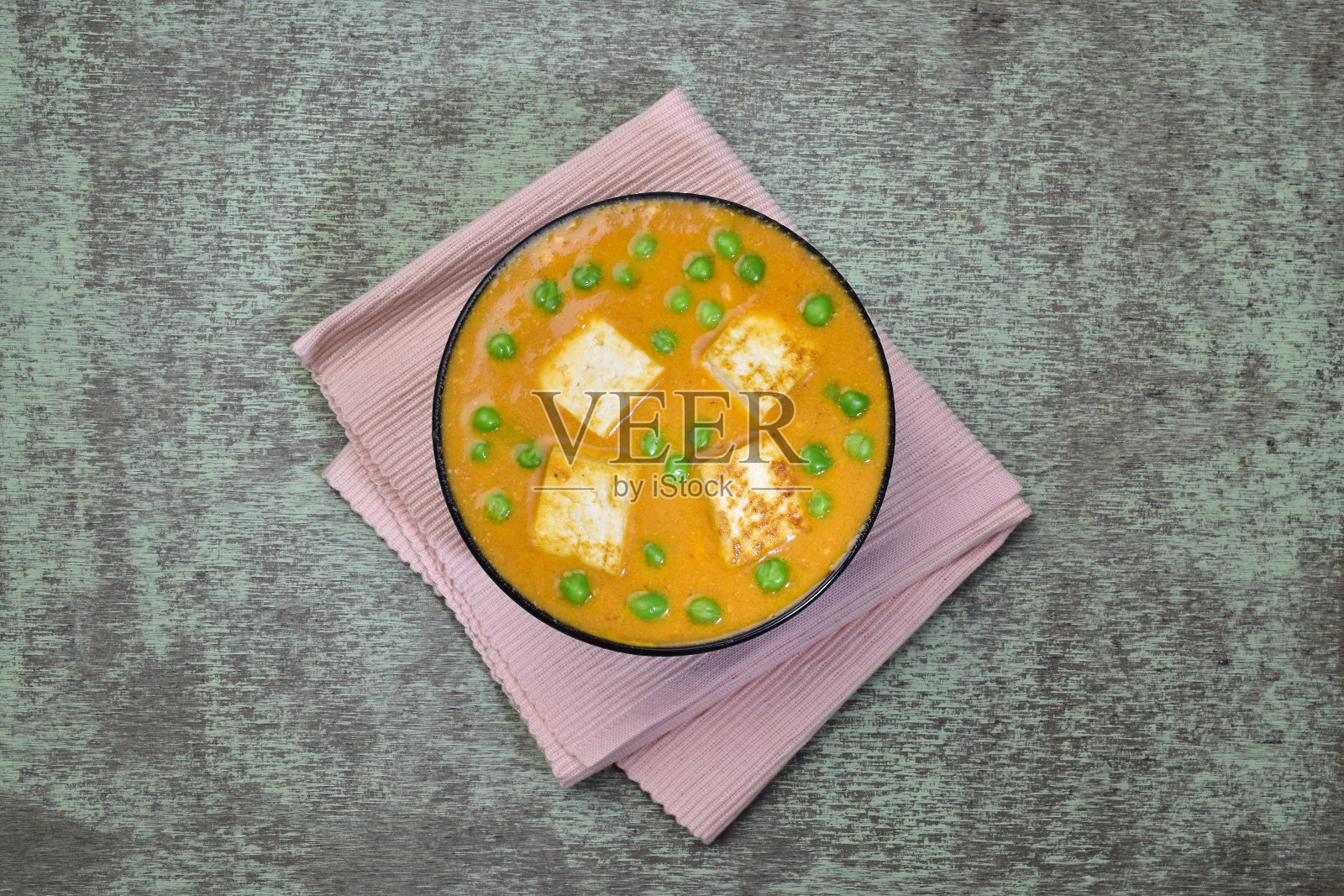 著名的印度食物玛塔奶酪碗,松软干酪咖喱照片摄影图片