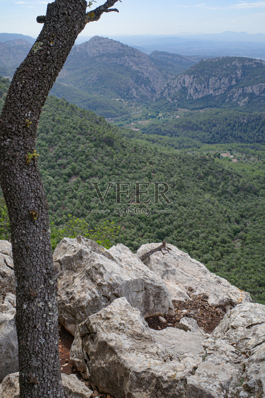 马略卡岛埃斯波尔斯GR221步道上的特拉蒙塔纳山脉景色照片摄影图片