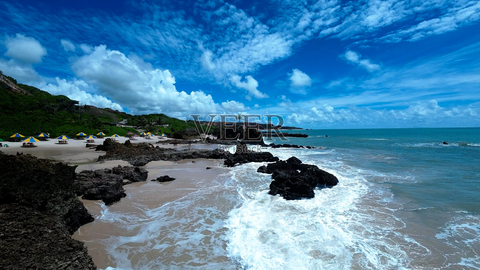 巴西帕拉伊巴若昂佩索阿的坦巴巴海滩。照片摄影图片