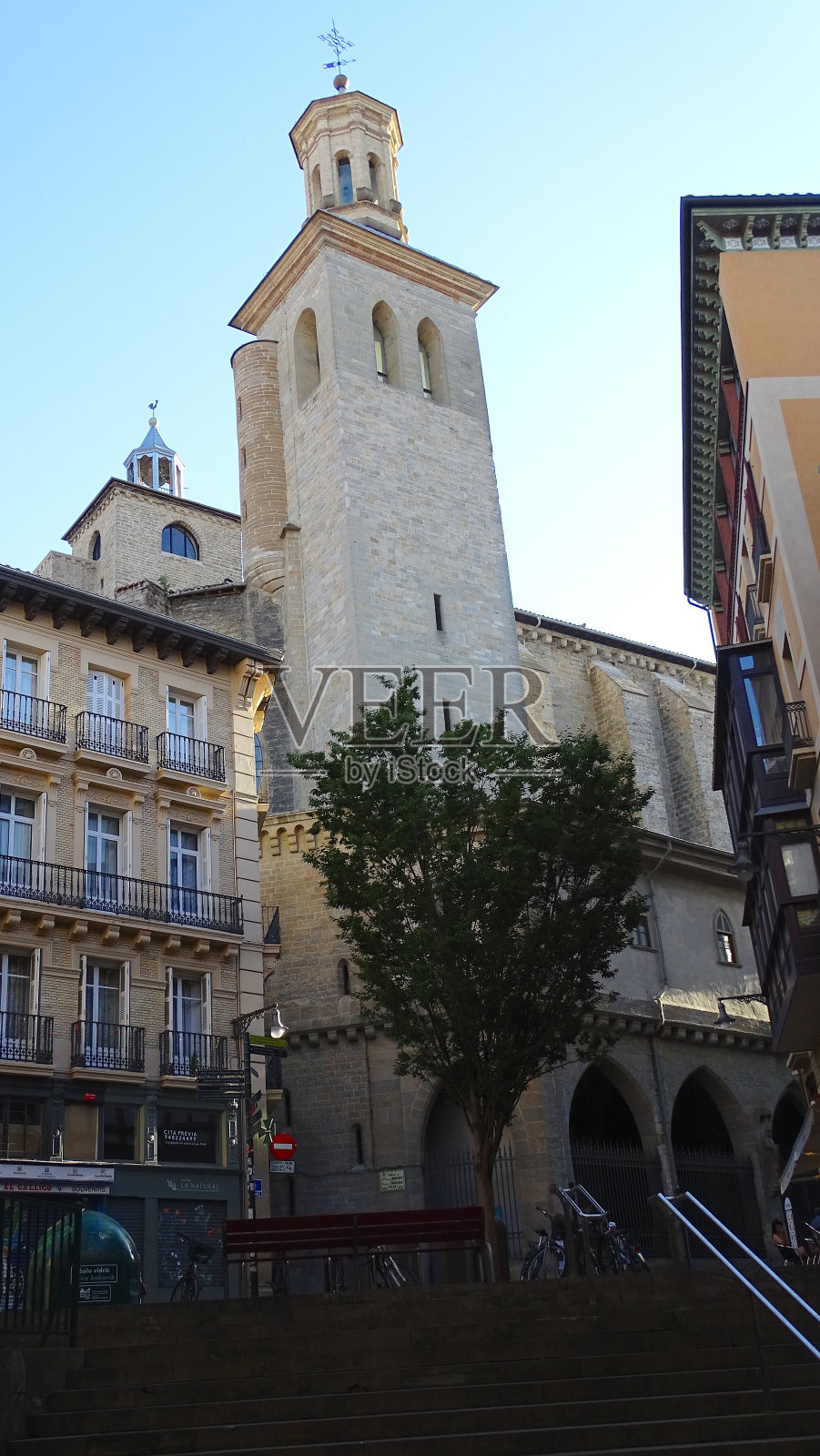 教堂的钟楼照片摄影图片