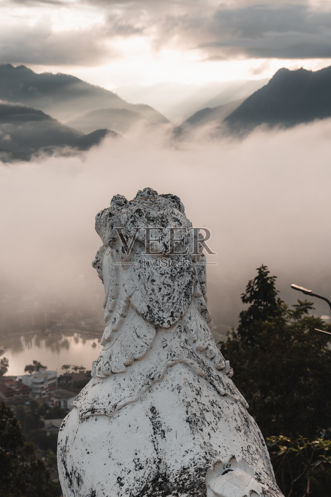 泰国湄宏山的佛寺(wra That Doi Kongmu)照片摄影图片