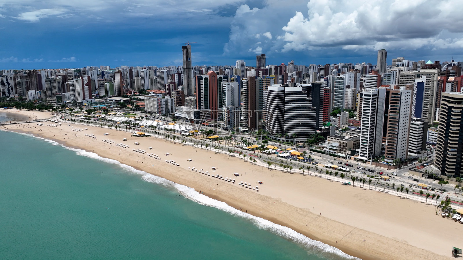 巴西塞拉州福塔莱萨的海滩景观。照片摄影图片