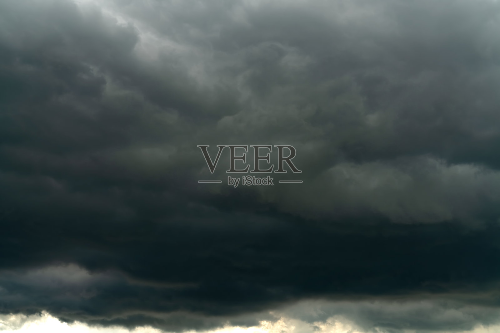 雨云和黑色天空纹理背景照片摄影图片