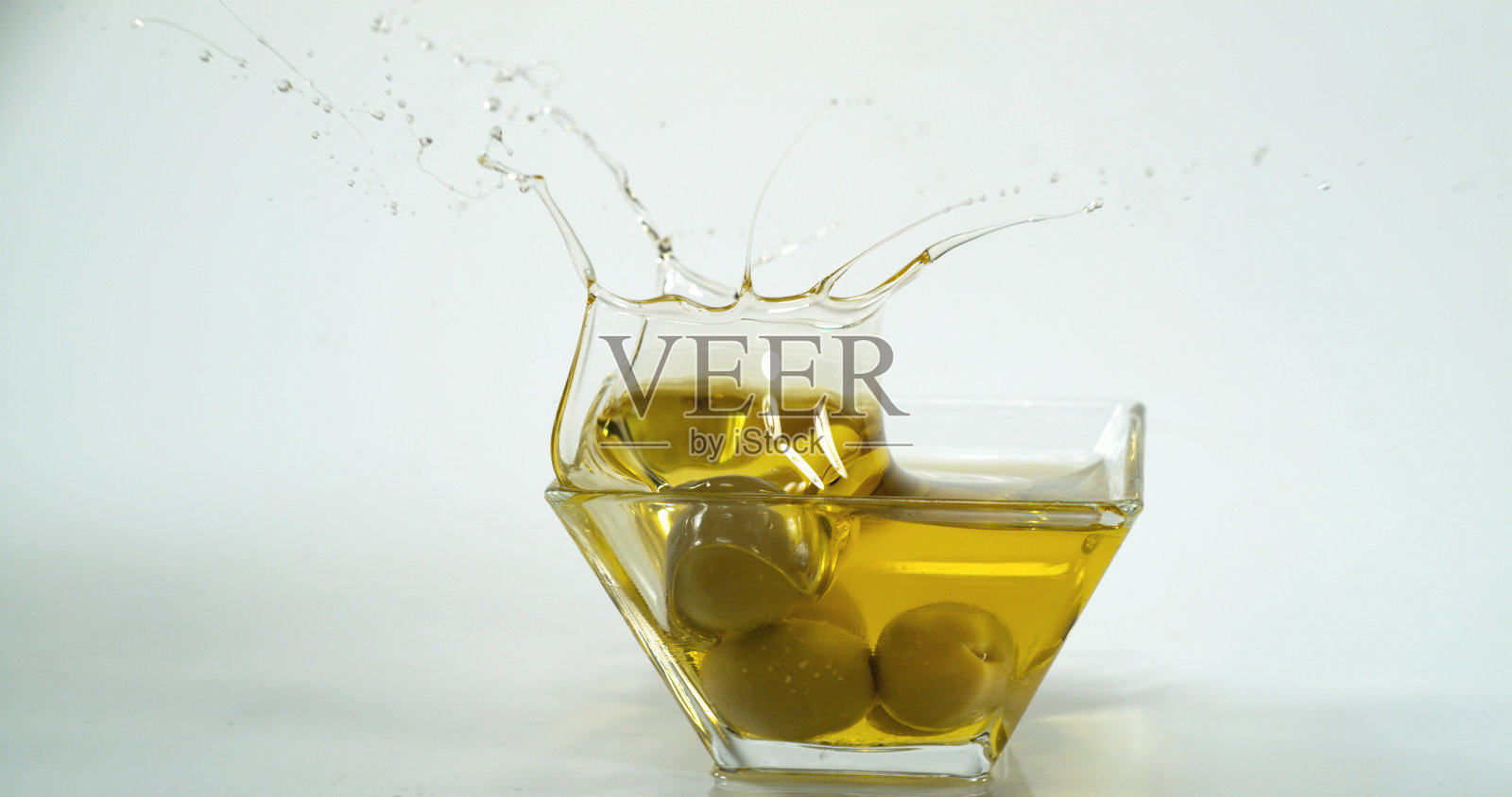 绿橄榄,欧橄榄,掉进罐子里照片摄影图片