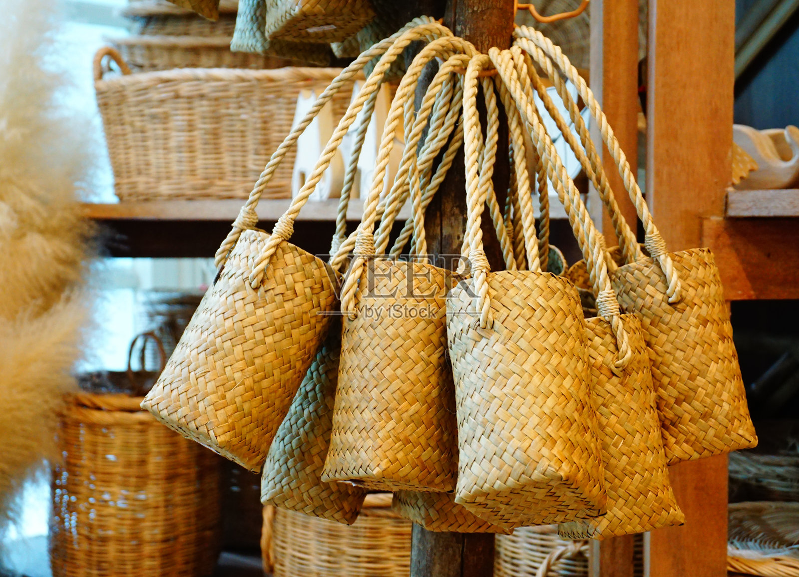 竹子、棕色篮子、容器、手工艺品、文化和手工制品照片摄影图片