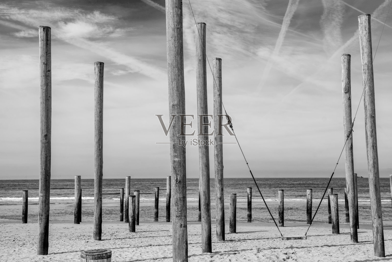 从荷兰北海的沙丘顶部俯瞰日落照片摄影图片