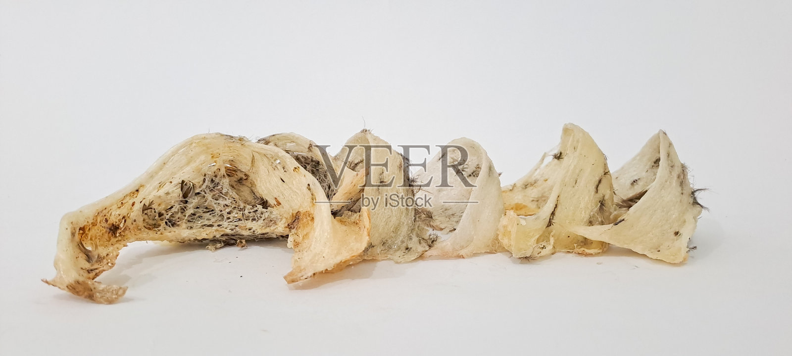 传统的中国食物,肮脏的可食用燕窝孤立在白色的背景照片摄影图片
