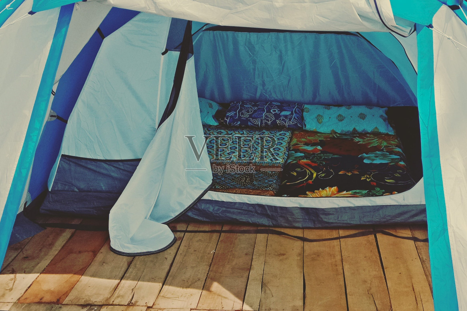 帐篷的门开了照片摄影图片