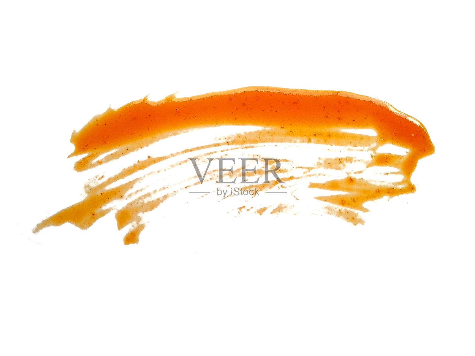 洒出的辣椒酱酱水坑孤立在白色的背景。白底辣椒酱。洒出的辣椒酱的质地照片摄影图片