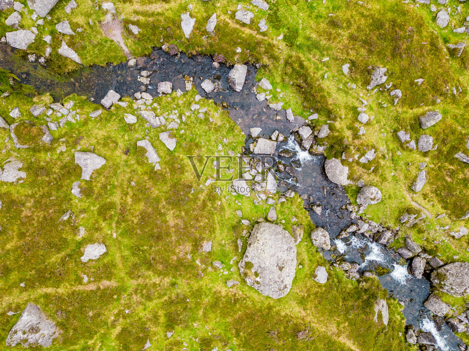 马洪瀑布的河流鸟瞰图,山风,科梅拉照片摄影图片