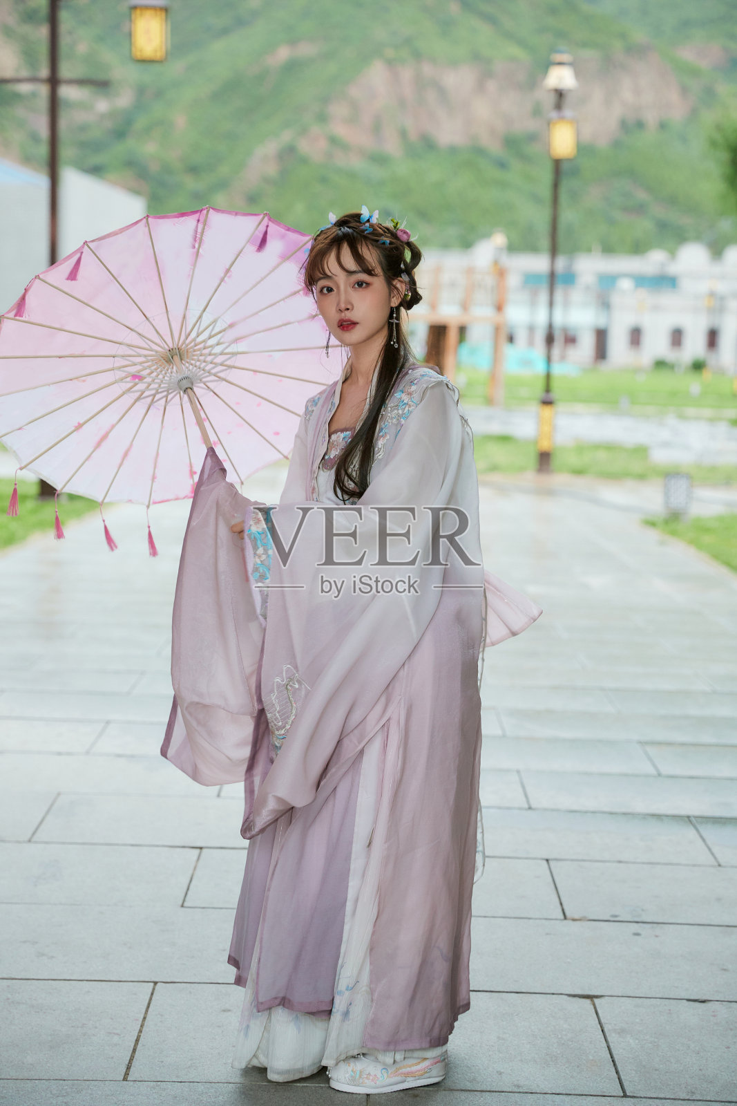 一位身着古装的东方美女照片摄影图片