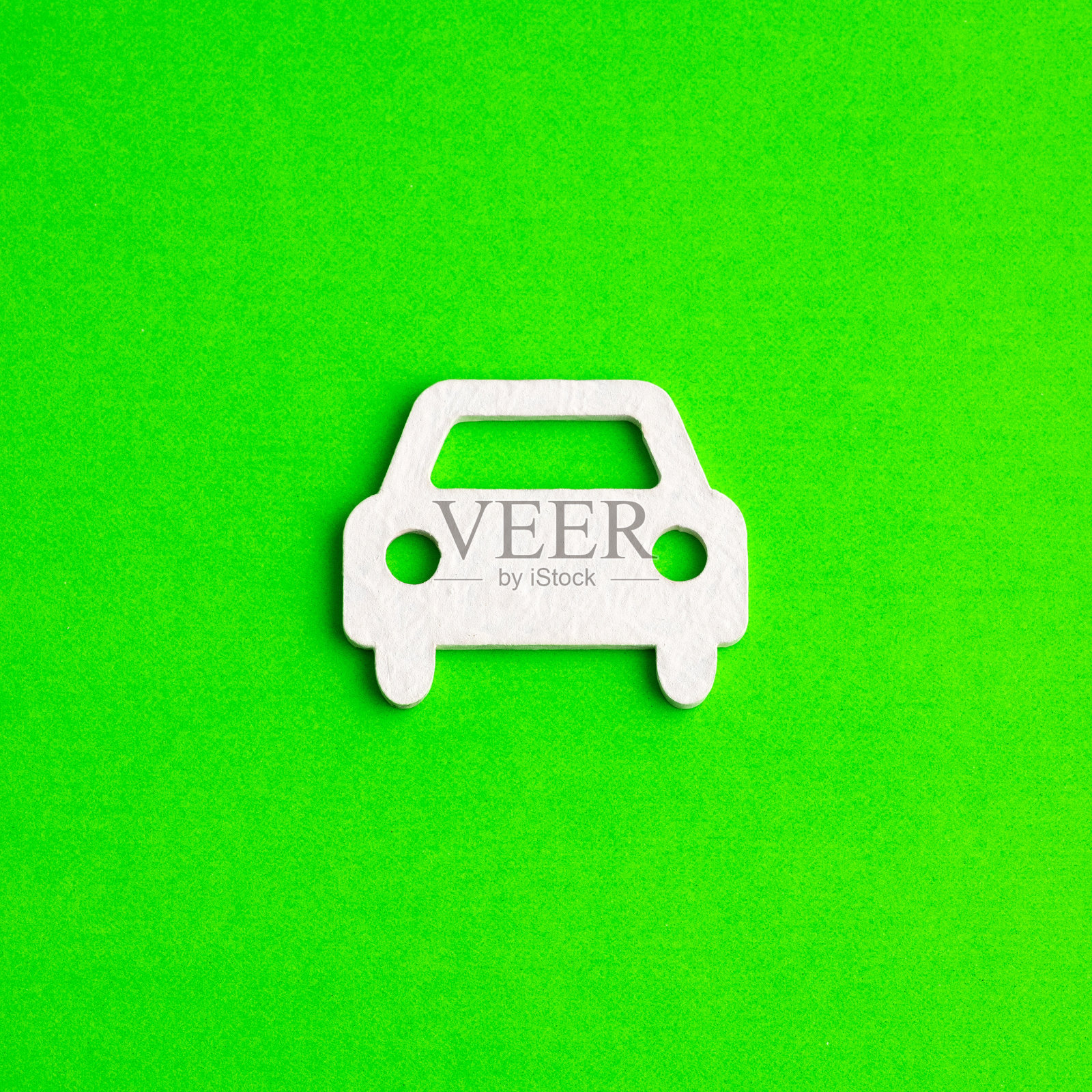 绿色背景的汽车图标-生态汽车概念,清洁环境照片摄影图片