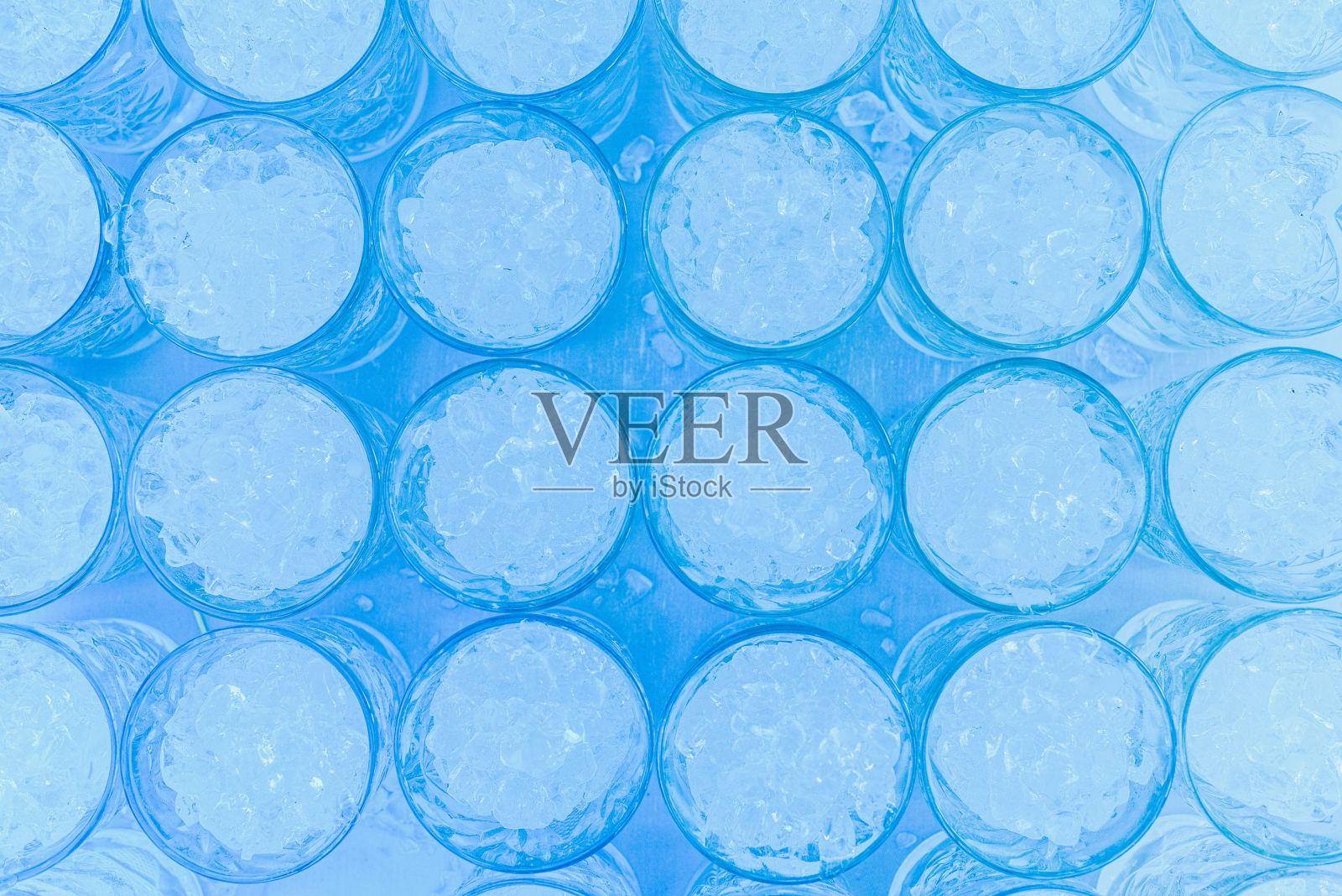 加冰的玻璃杯图案,可以调制出清爽的鸡尾酒。照片摄影图片