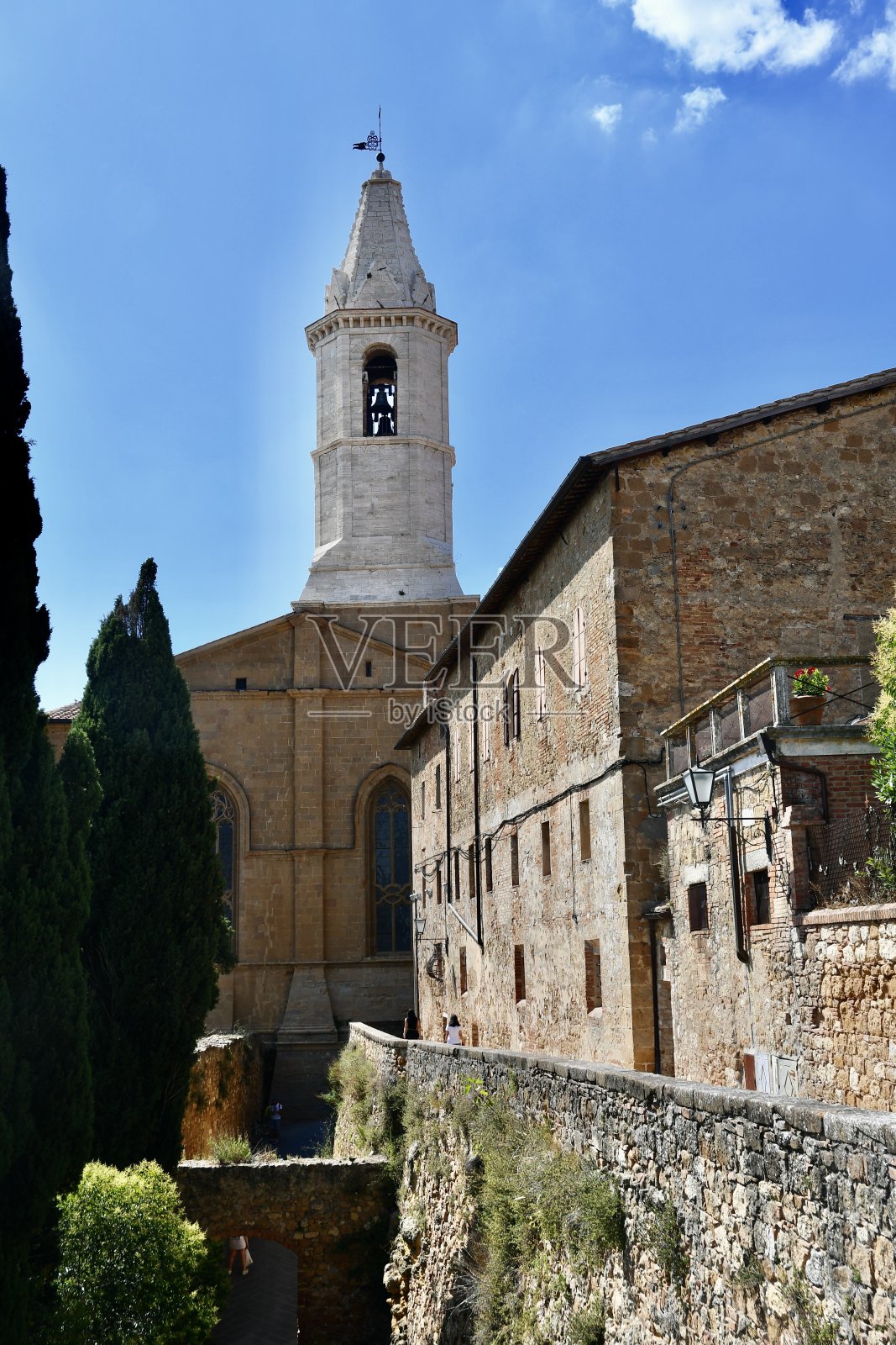 皮恩扎大教堂(锡耶纳)及其钟楼照片摄影图片