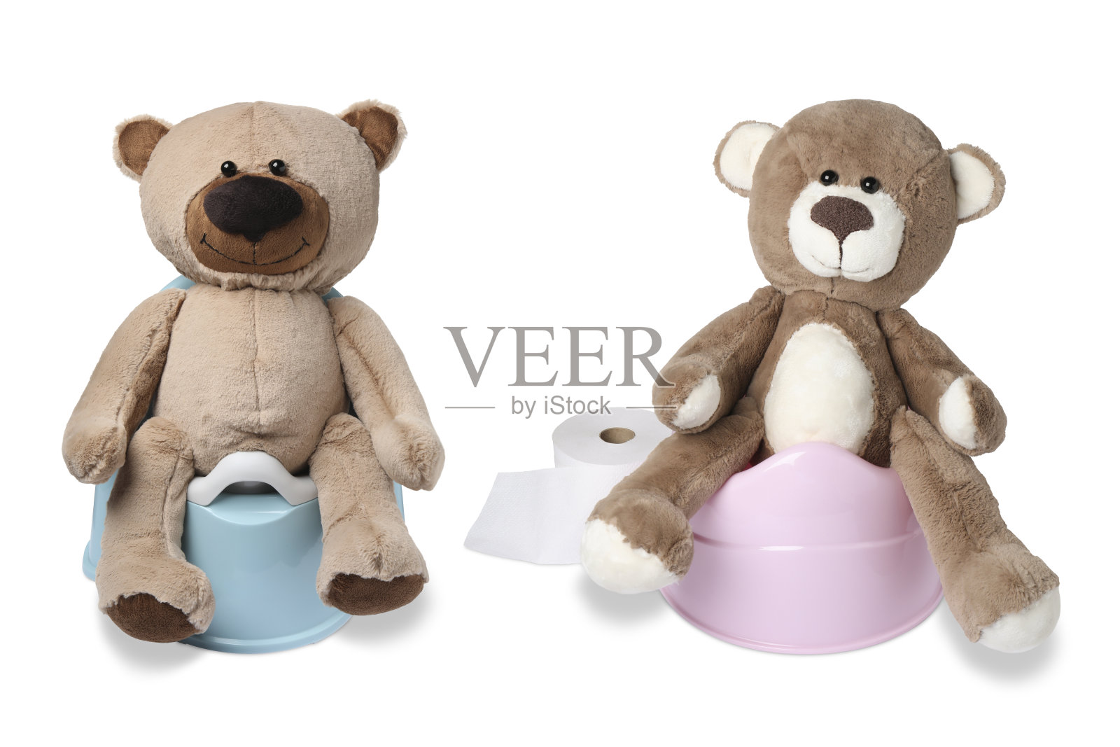 有玩具熊和厕纸的婴儿便盆被隔离在白色照片摄影图片
