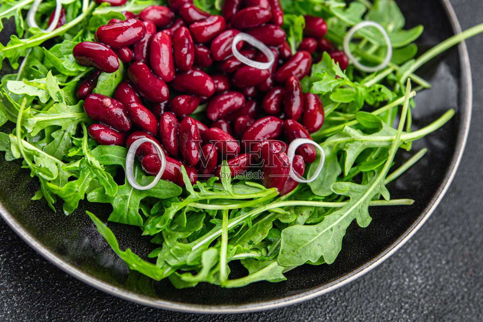 沙拉红豆豆类小吃芝麻菜绿色生菜叶开胃餐餐桌上的食物复制空间食物背景质朴的顶视图照片摄影图片