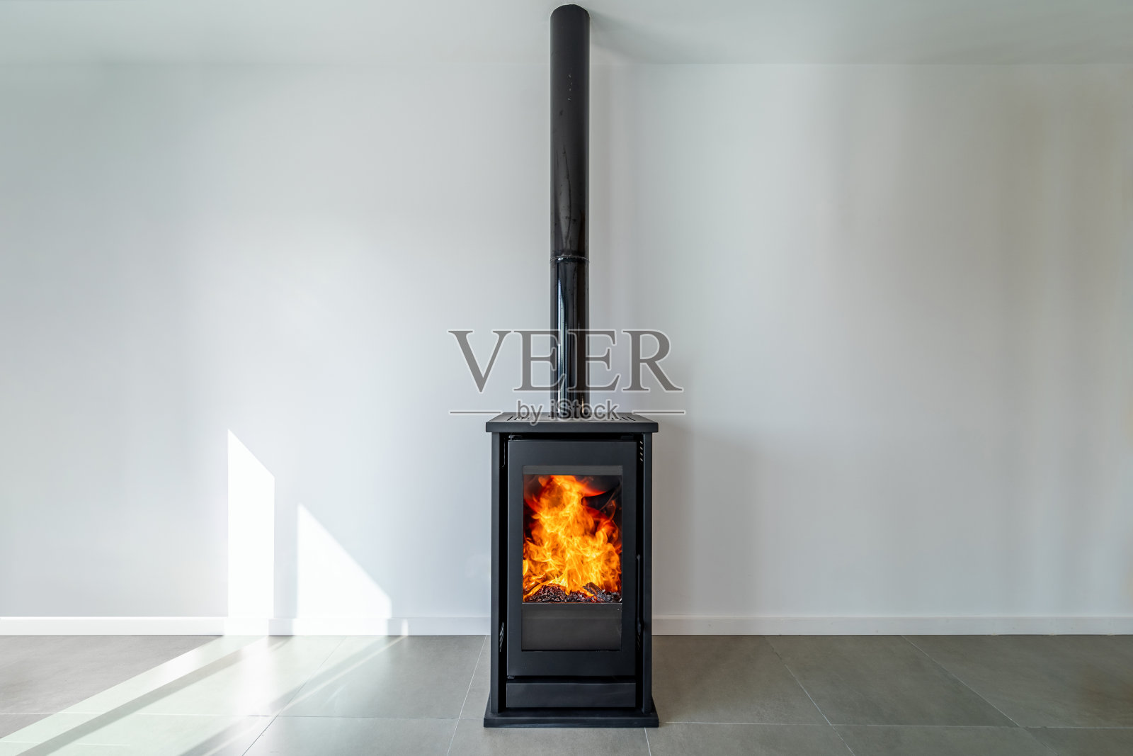 壁炉在房子的现代客厅照片摄影图片