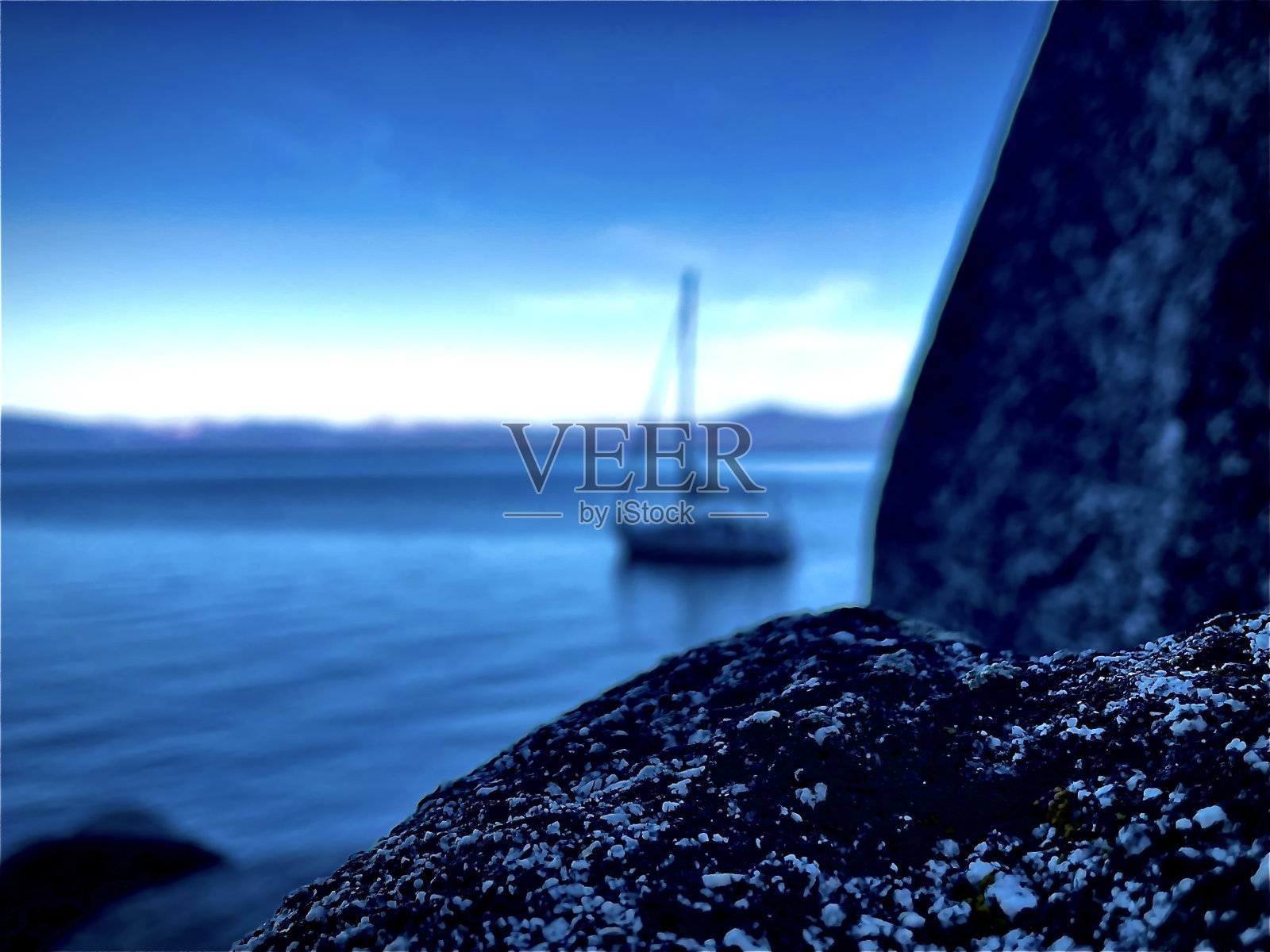 海湾里的岩石照片摄影图片