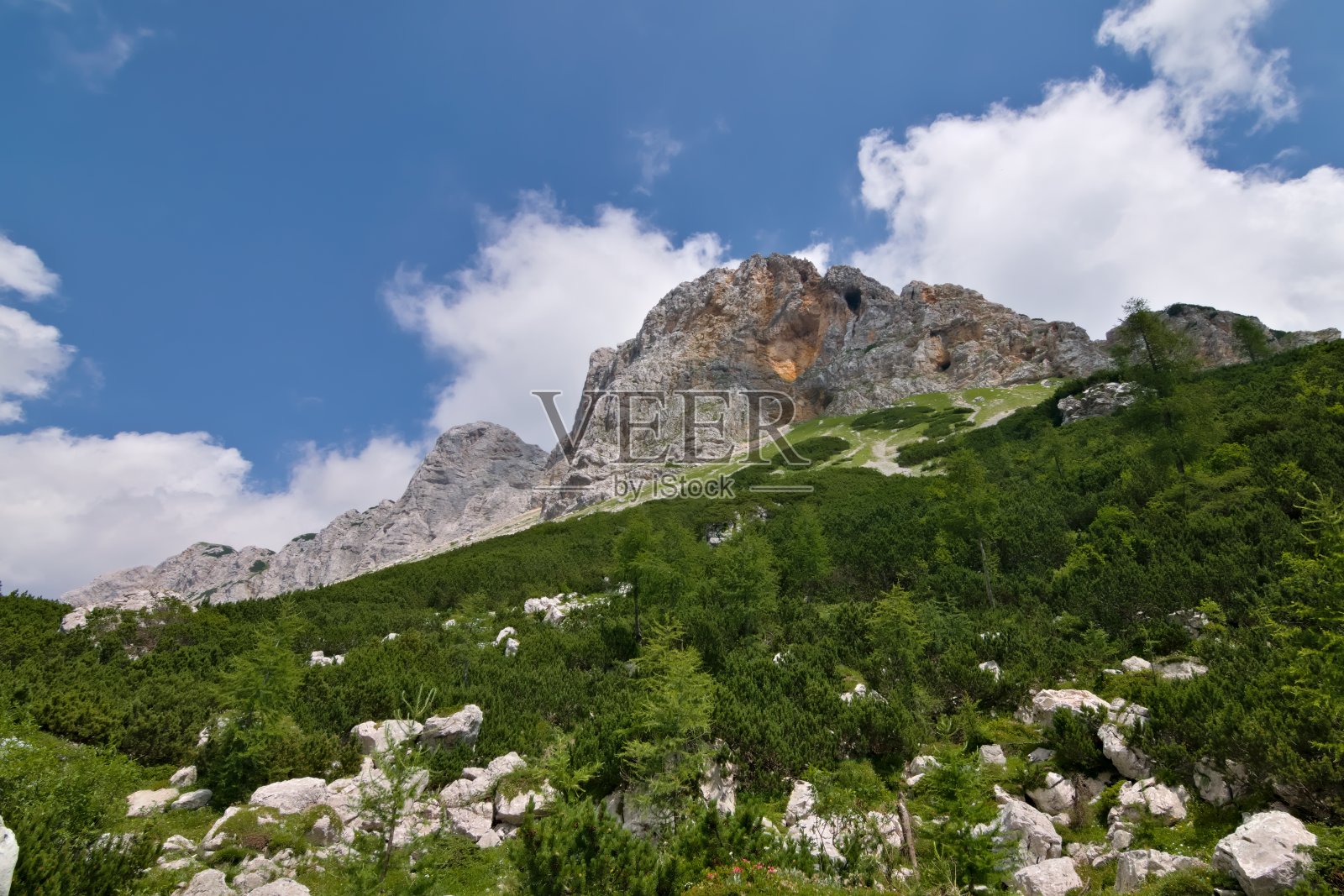 从七湖山谷俯瞰。被高山包围的马拉和大提卡里卡。照片摄影图片