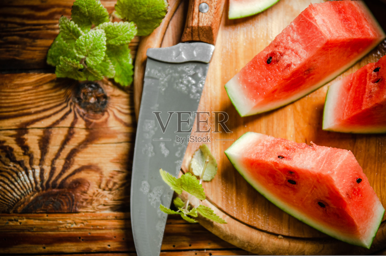 切片的新鲜西瓜。照片摄影图片