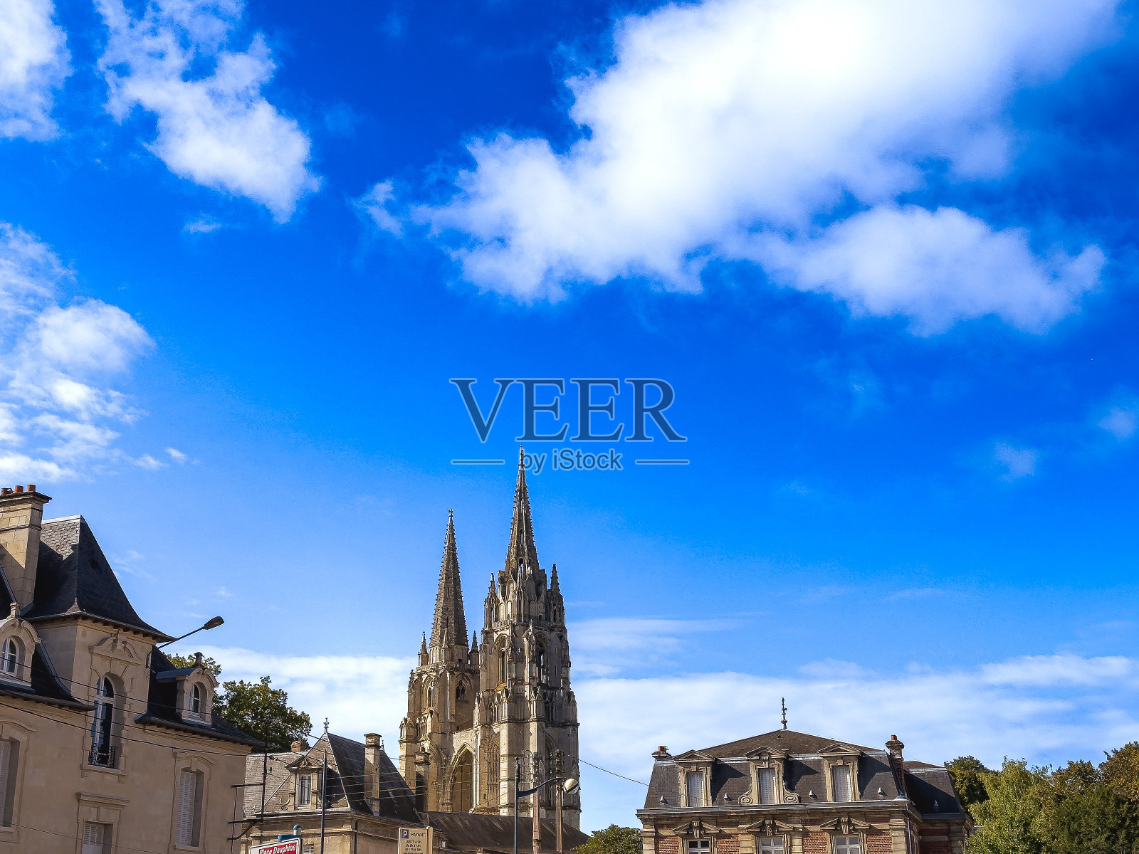 苏瓦松市中心揭幕:迷人的法国街景照片摄影图片