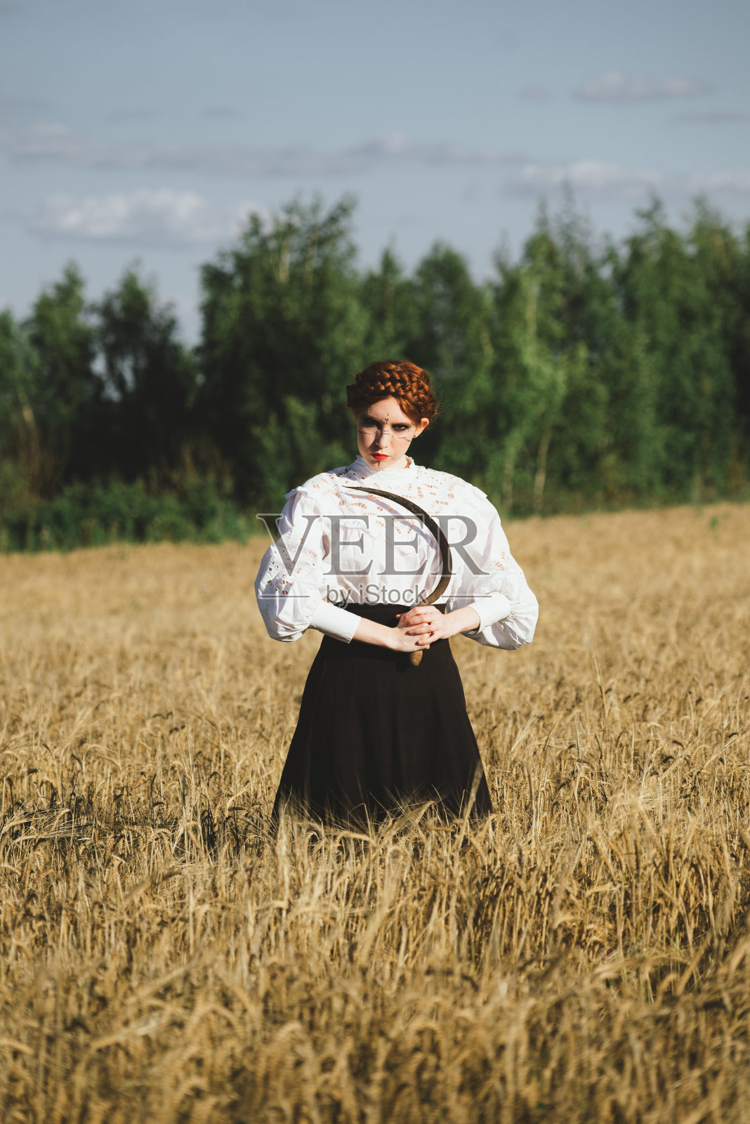 神秘的斯拉夫女性照片摄影图片