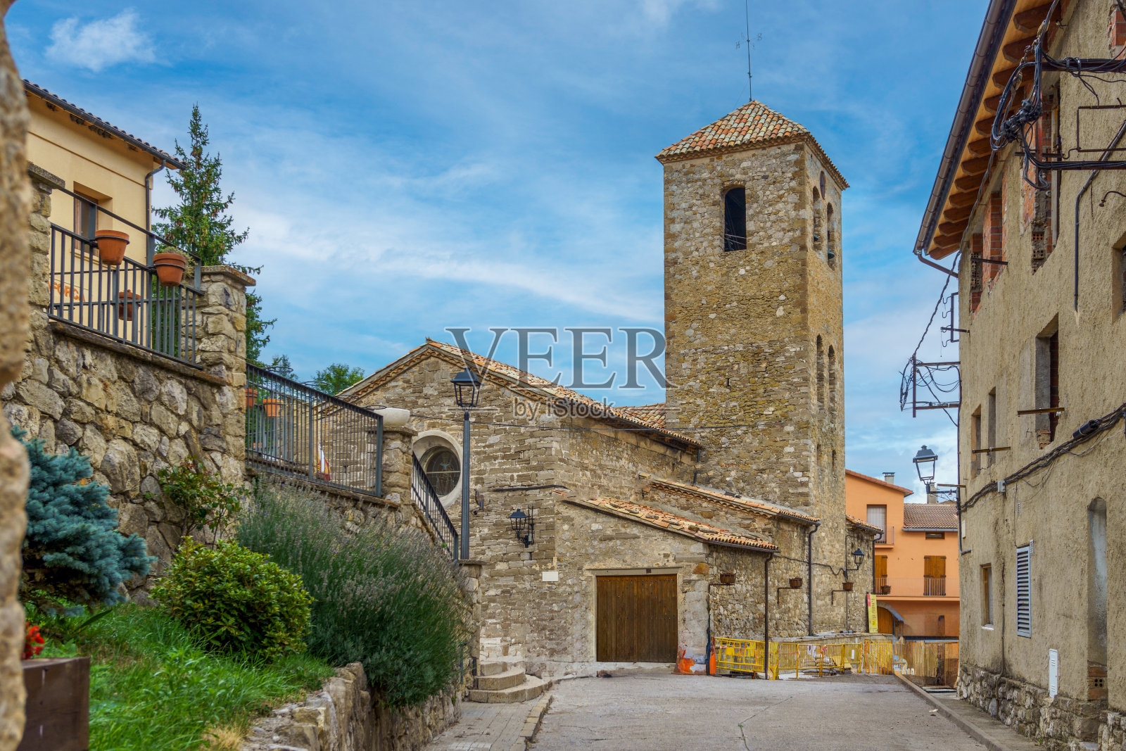 Saldes, bergued<e:1>地区,位于Pedraforca山脚下,在山的东侧,在Serres del Cadi和Ensija的中间。圣Martí教堂照片摄影图片