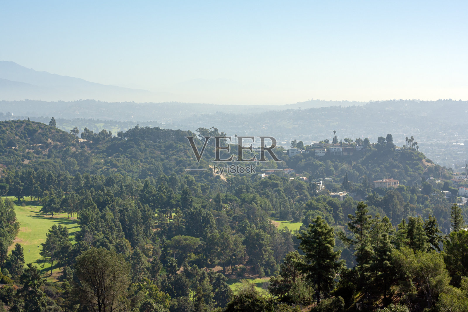 雾蒙蒙的一天,洛杉矶的山丘照片摄影图片