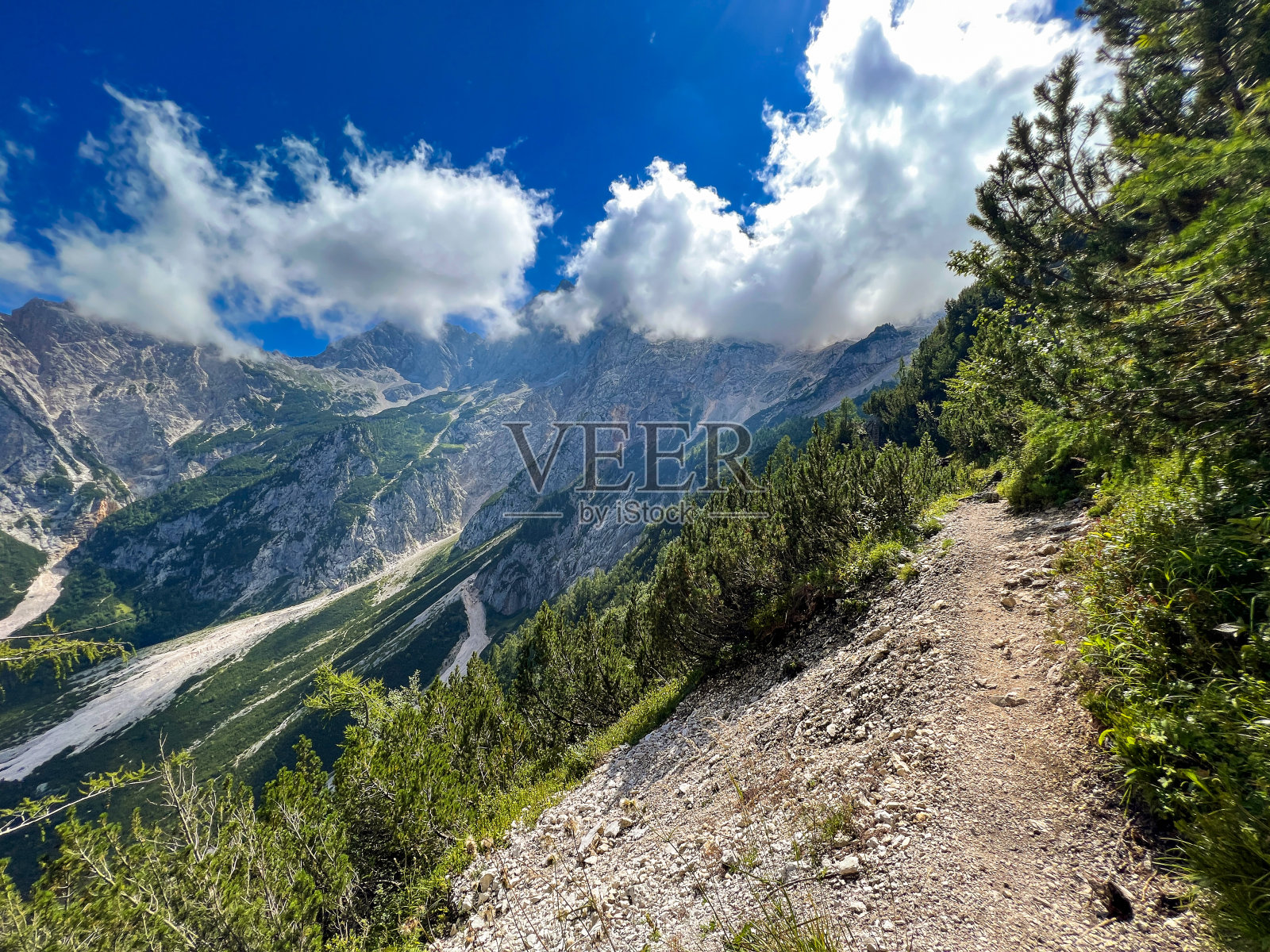 位于Zgornje Jezersko的Kamnik-Savinja阿尔卑斯山照片摄影图片