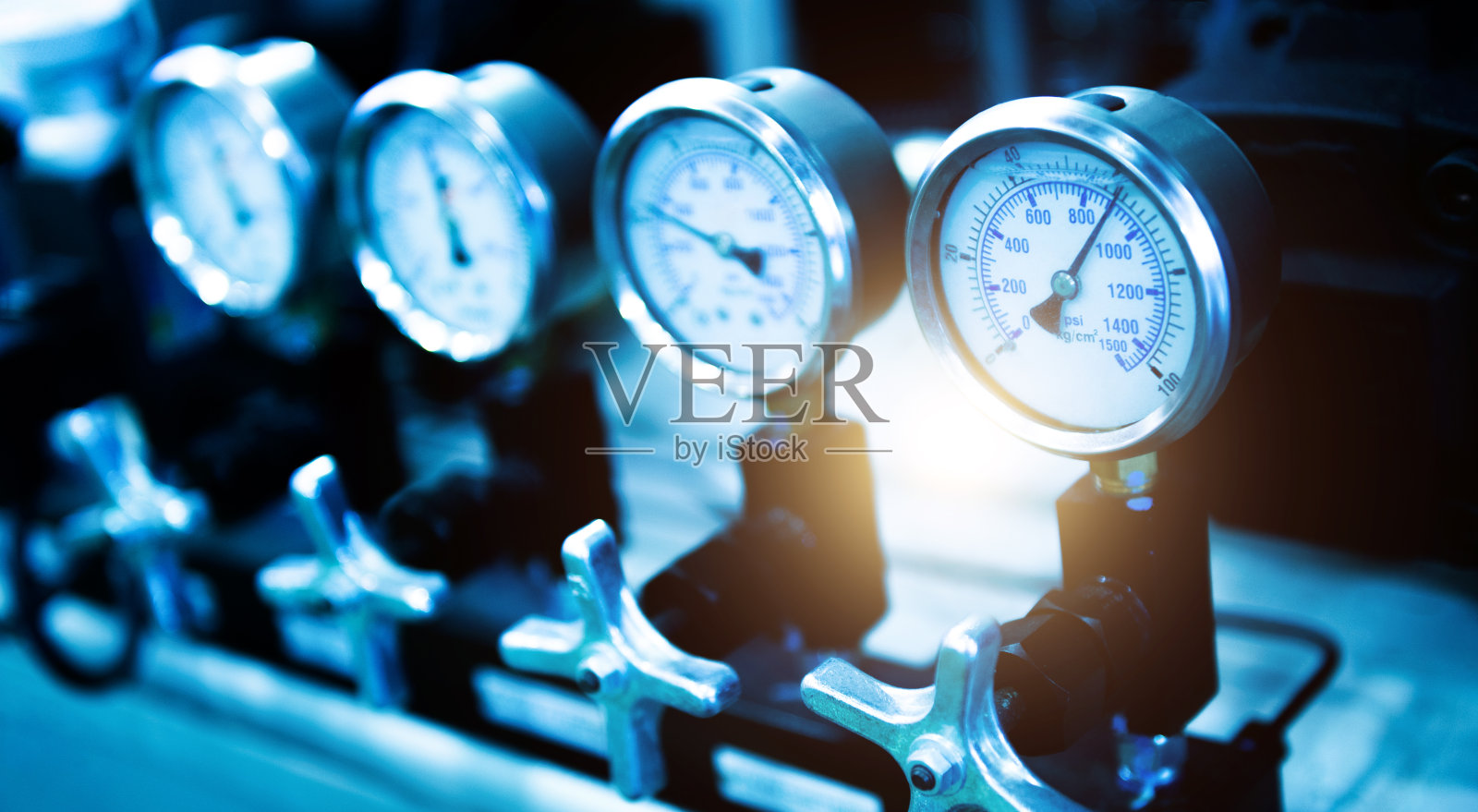 排工业高压气体计量仪表照片摄影图片