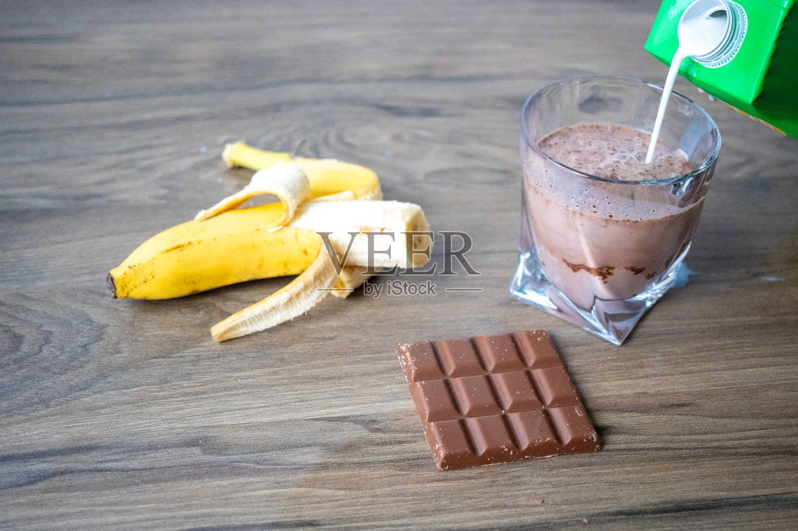 香蕉,牛奶和巧克力照片摄影图片