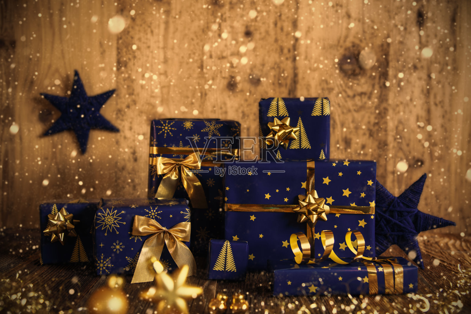 复制空间,圣诞礼物,降雪照片摄影图片