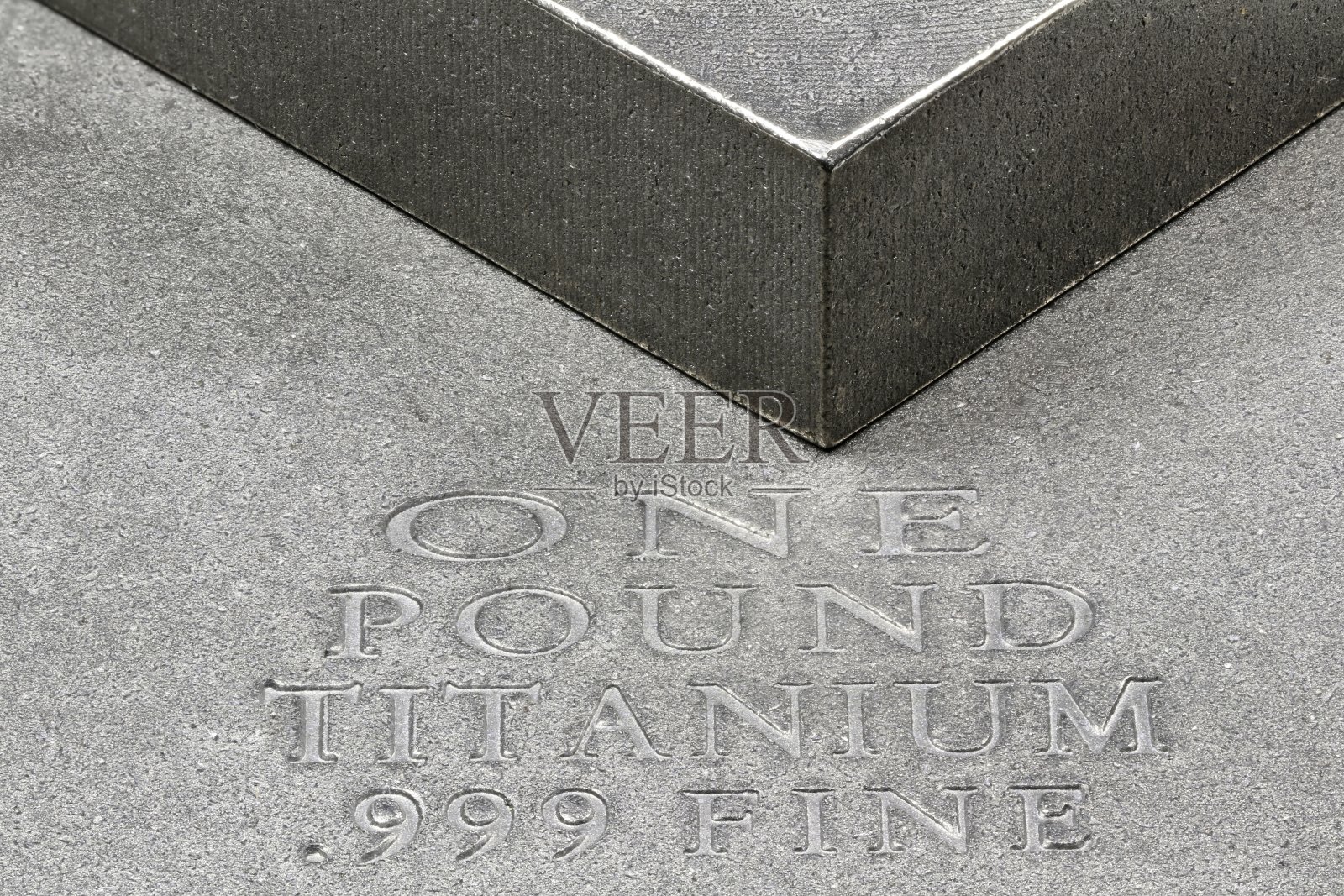 一磅钛锭照片摄影图片