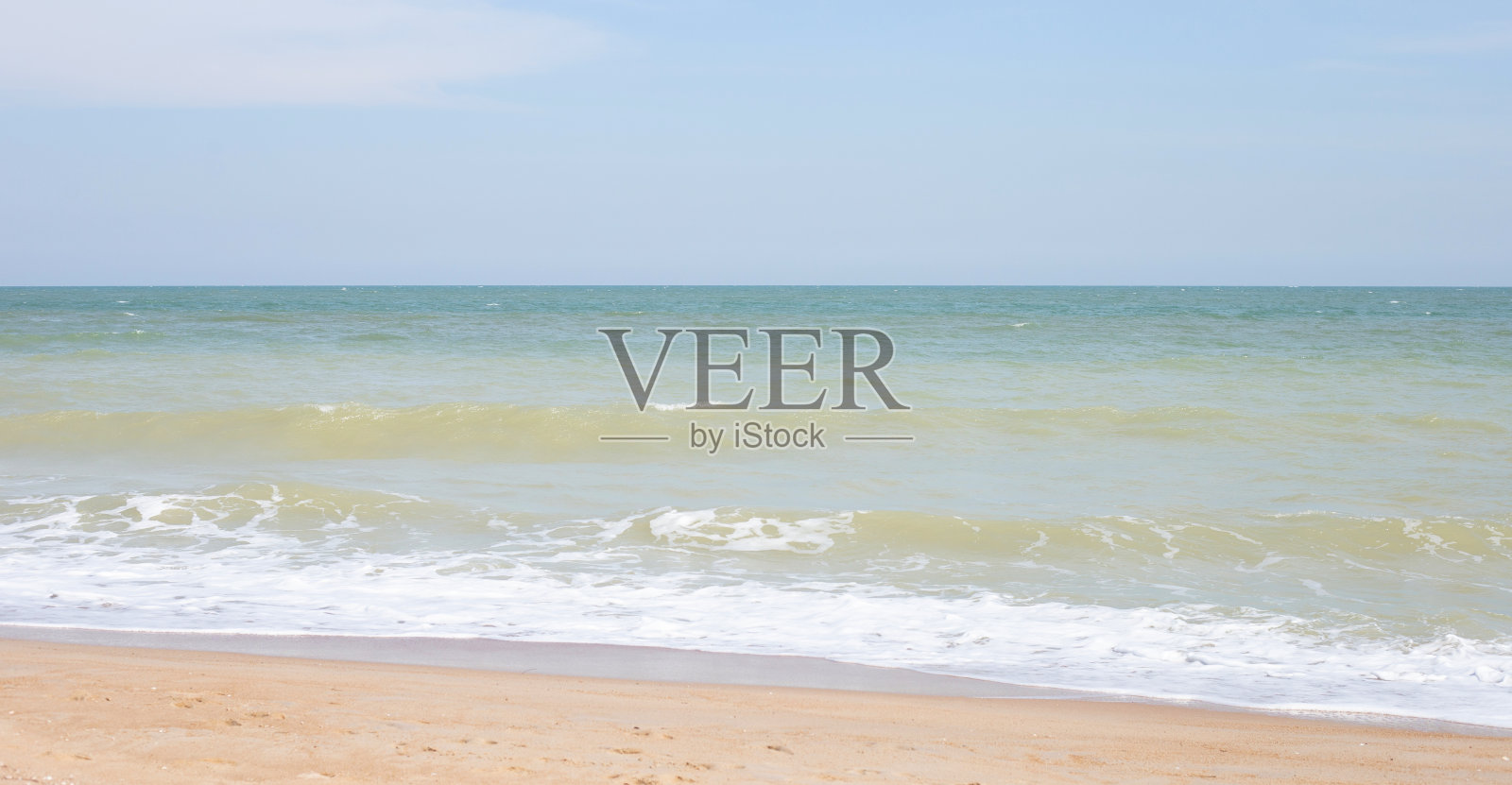 有海有天的沙滩。假日夏日海滩照片摄影图片