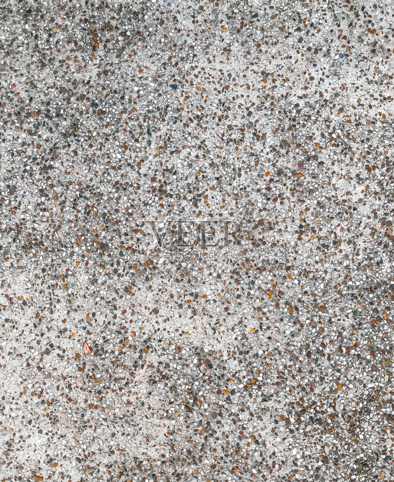 现代人行道上的鹅卵石混凝土和鹅卵石骨料在自上而下的高角度视图中创造了有机纹理照片摄影图片