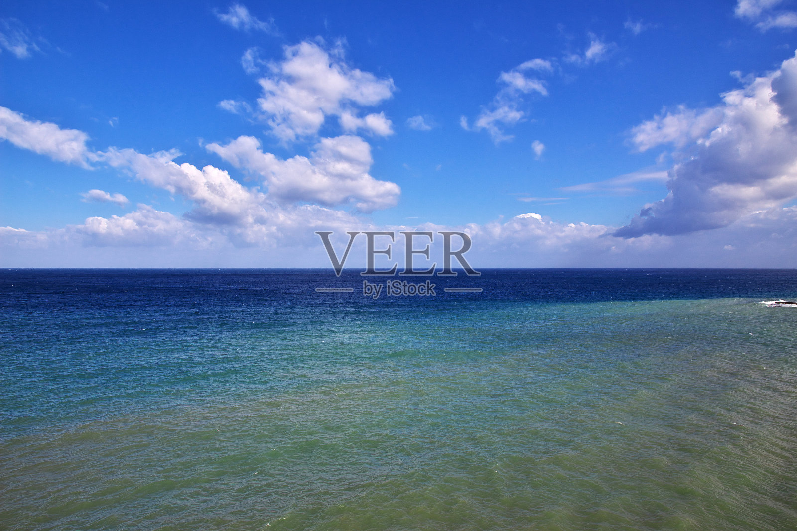 蒂帕萨罗马遗址的石头和沙子在阿尔及利亚,非洲照片摄影图片