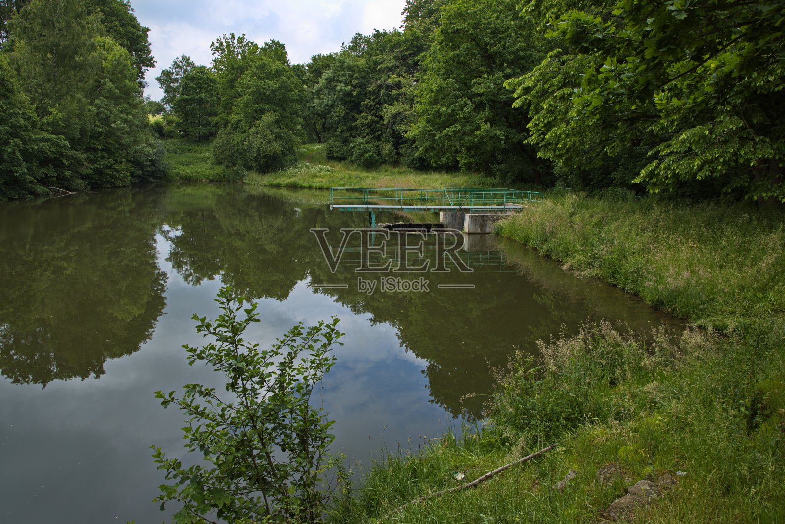 欧洲捷克共和国弗拉西姆的水库照片摄影图片
