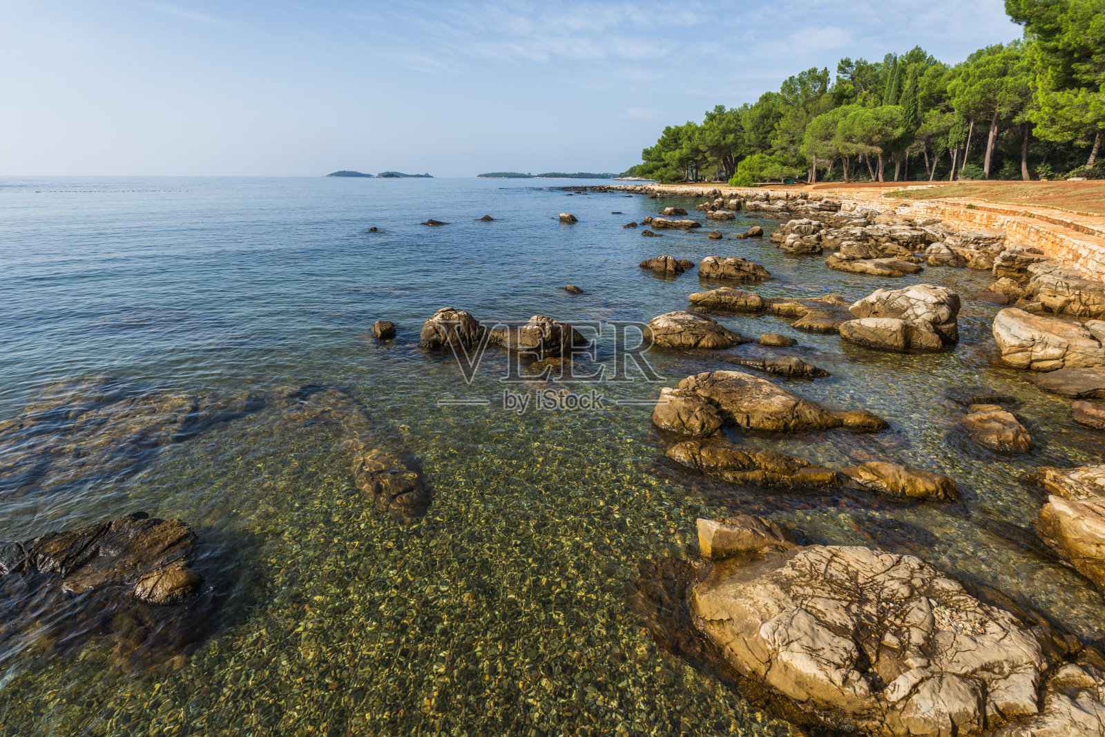 罗维尼附近的兹拉特尼海滩照片摄影图片
