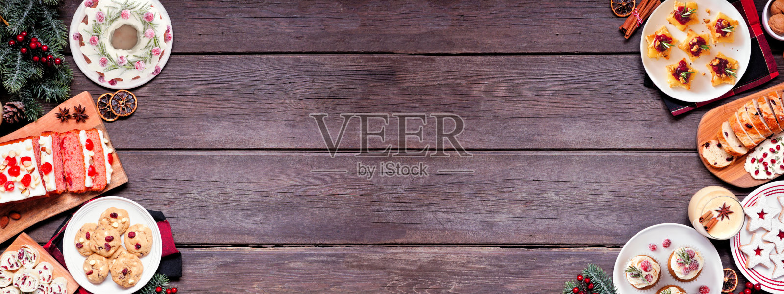 圣诞开胃菜和甜食双边框暗木横幅背景照片摄影图片
