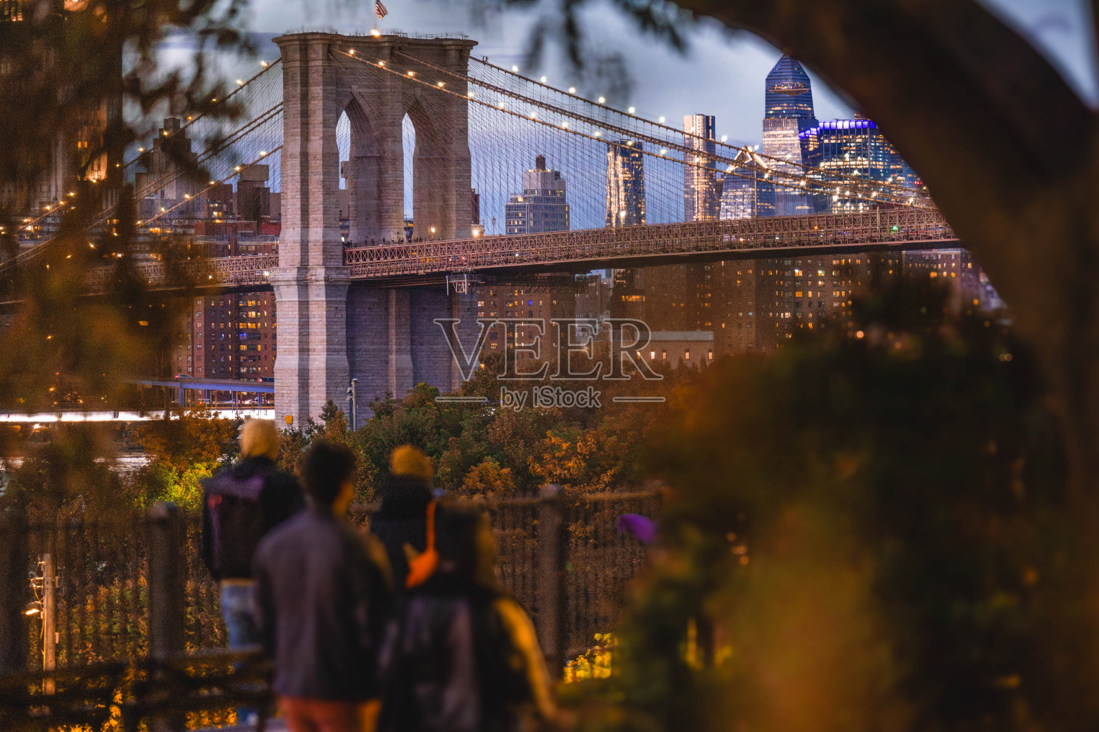 秋夜的布鲁克林大桥照片摄影图片