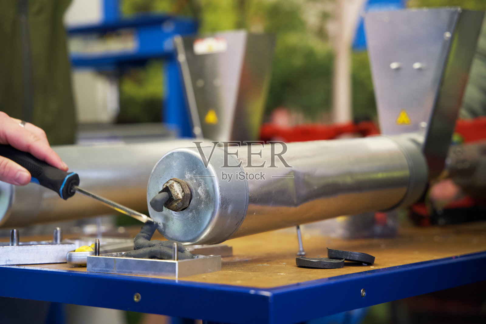 塑料回收厂的挤出机照片摄影图片