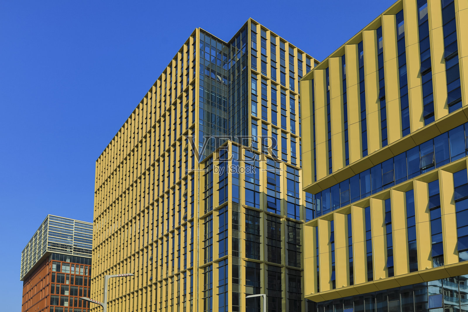 城市新建建筑群照片摄影图片