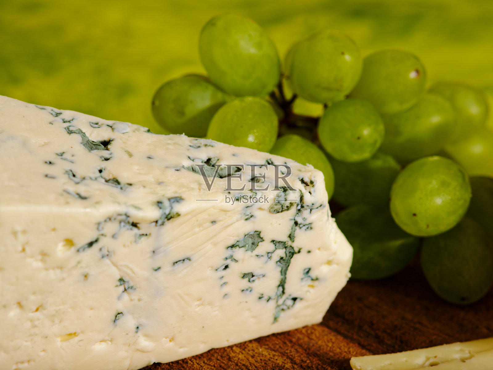 蓝奶酪配葡萄照片摄影图片