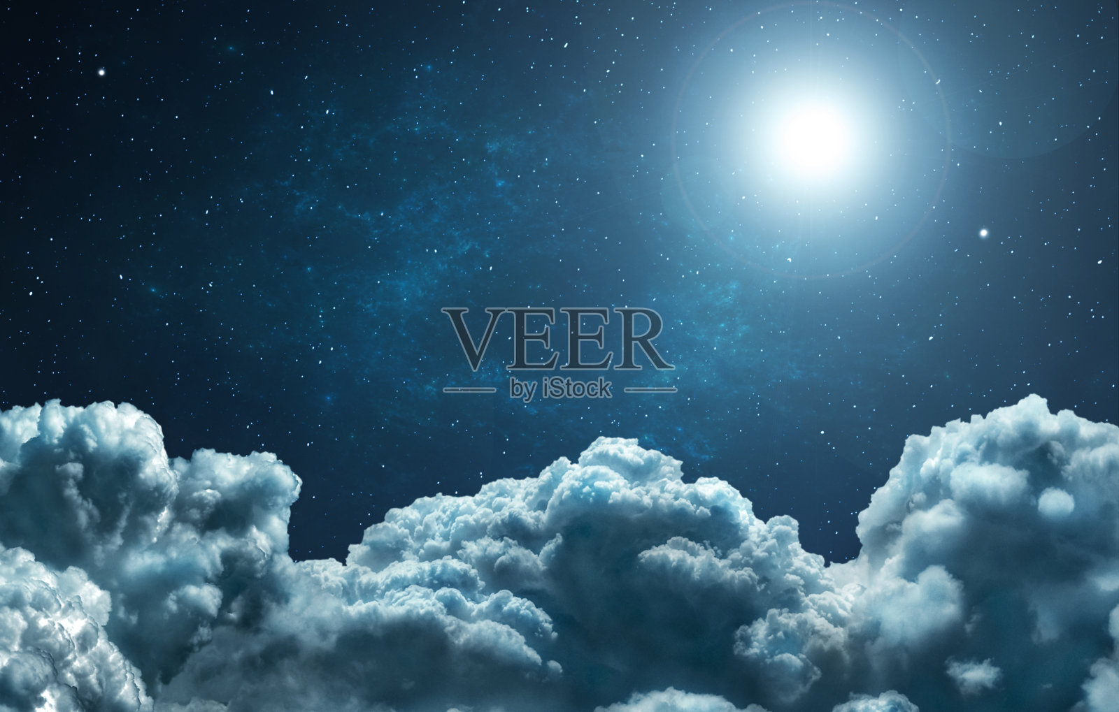 美丽的云彩映衬着夜空和星星照片摄影图片