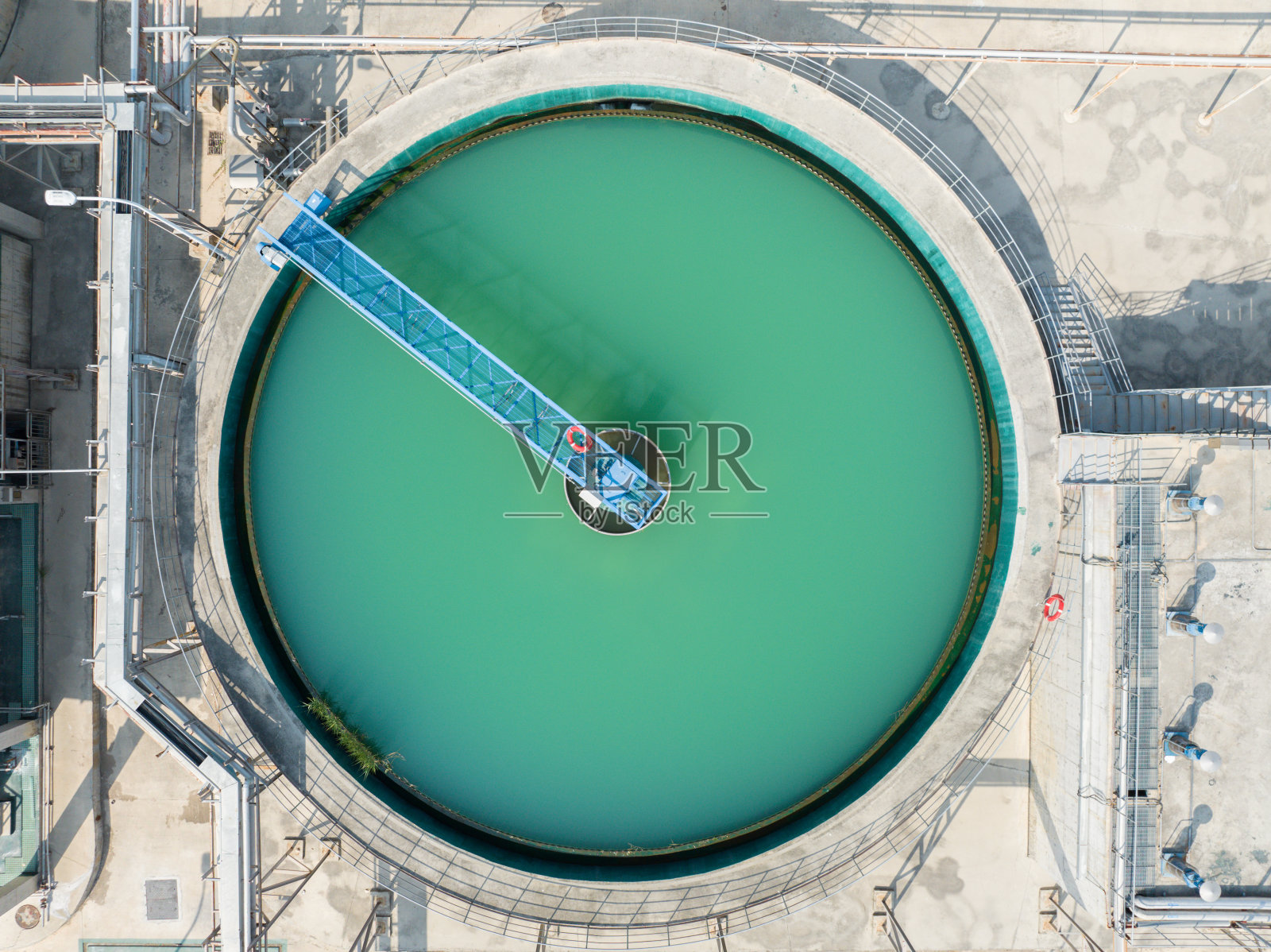 污水处理池特写照片摄影图片