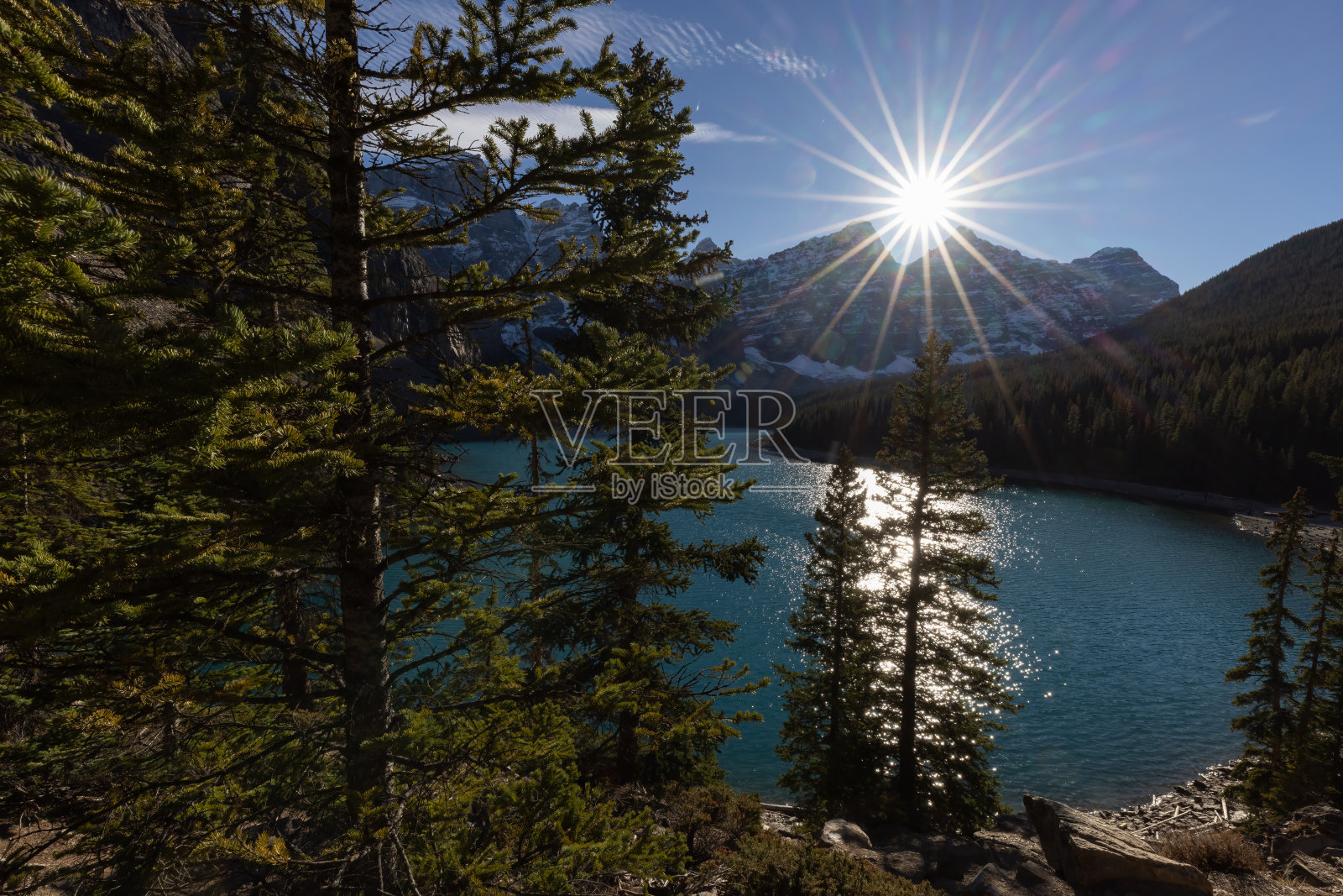加拿大的冰碛湖照片摄影图片