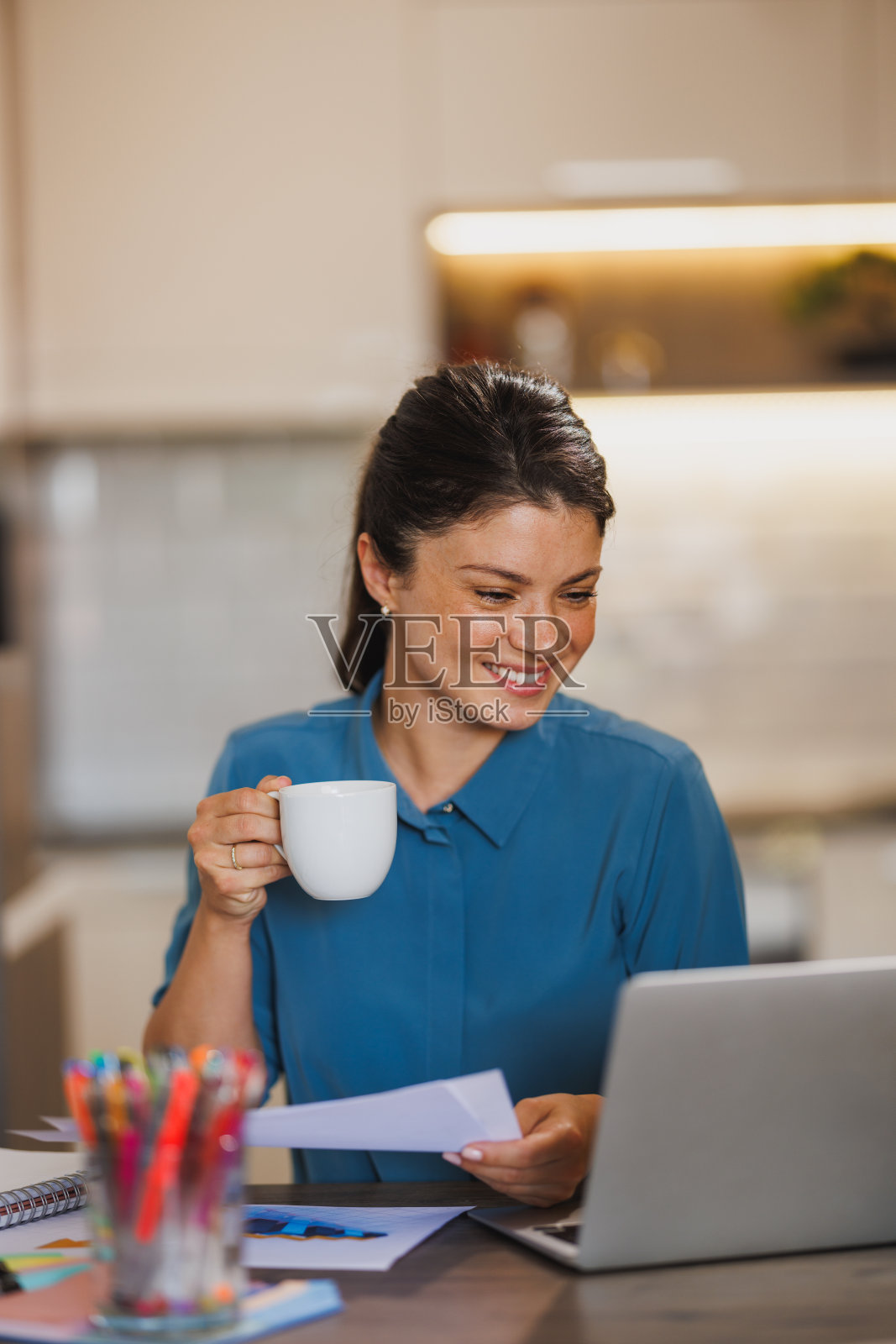 我在家总是心情最好照片摄影图片