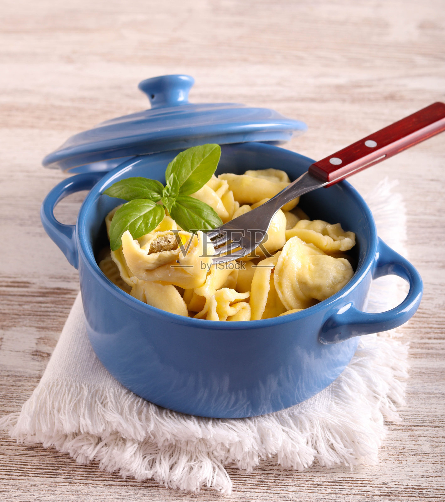 菠菜奶酪意式饺子照片摄影图片