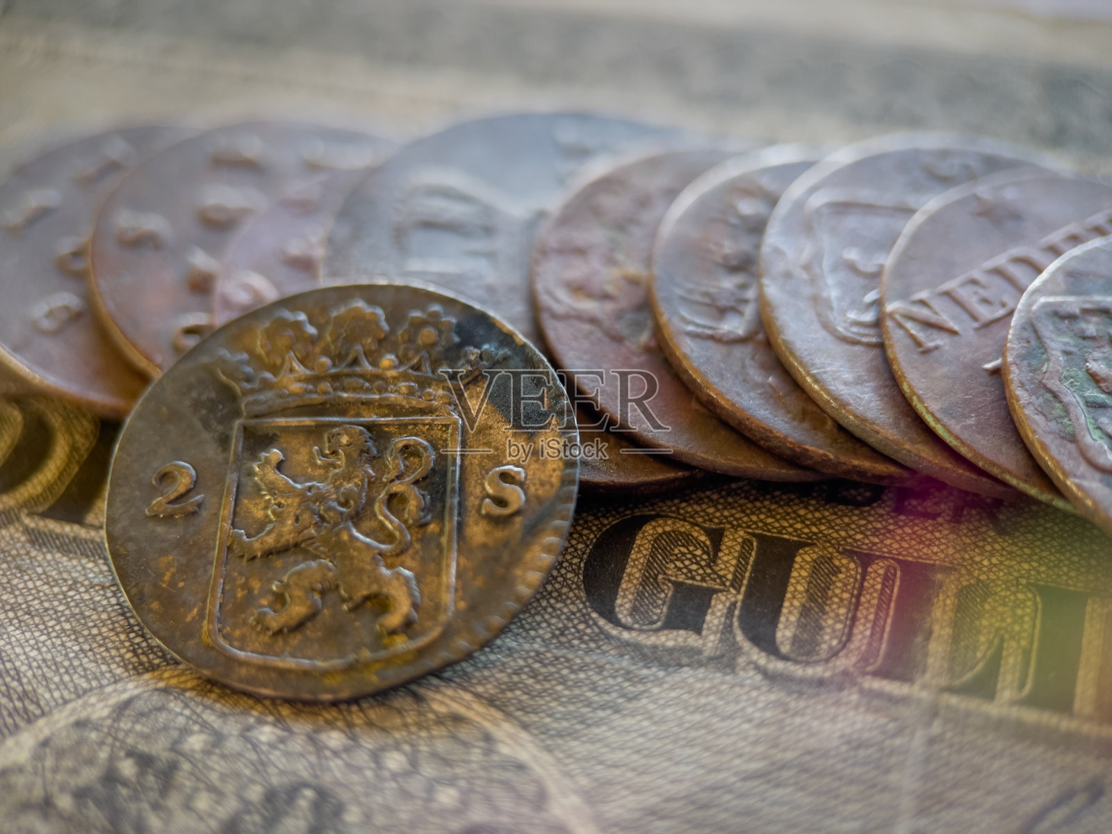 一排古老的荷兰硬币照片摄影图片